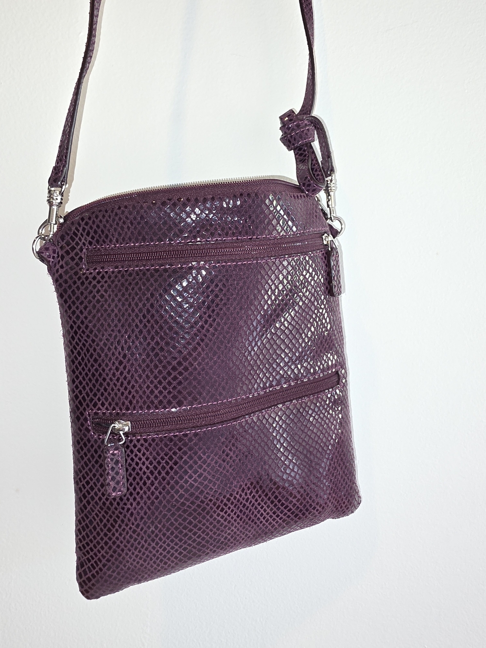 Levenger Crossbody 3 Pocket Purse